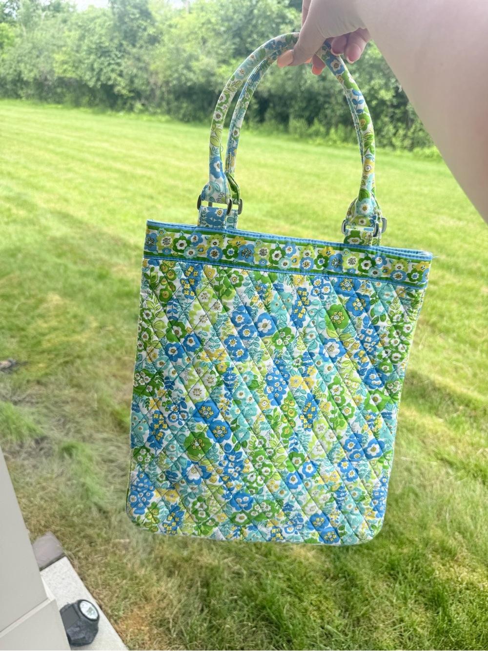 Vera Bradley Retired English Meadows Tote